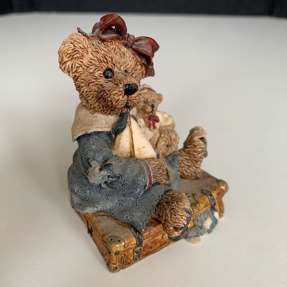 Boyds Bears & Friends Bearstone Figurine Bailey Bear w/ Suitcase Style #2000